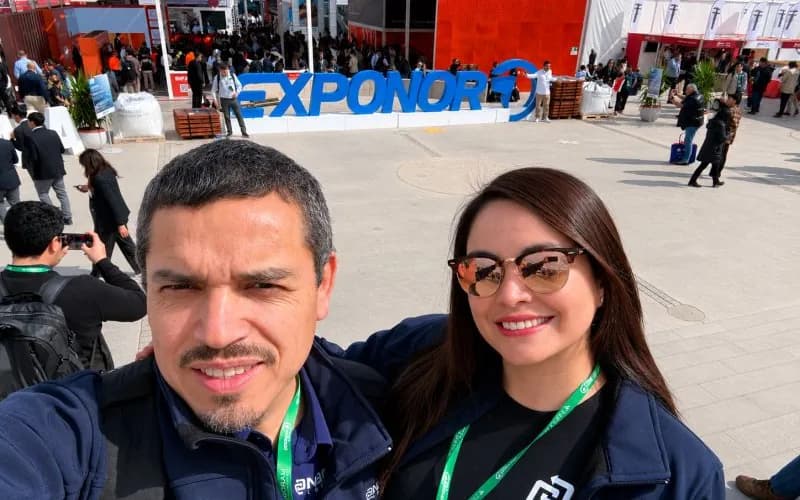 Two members of the OnBoard team at Exponor 2026 in Antofagasta