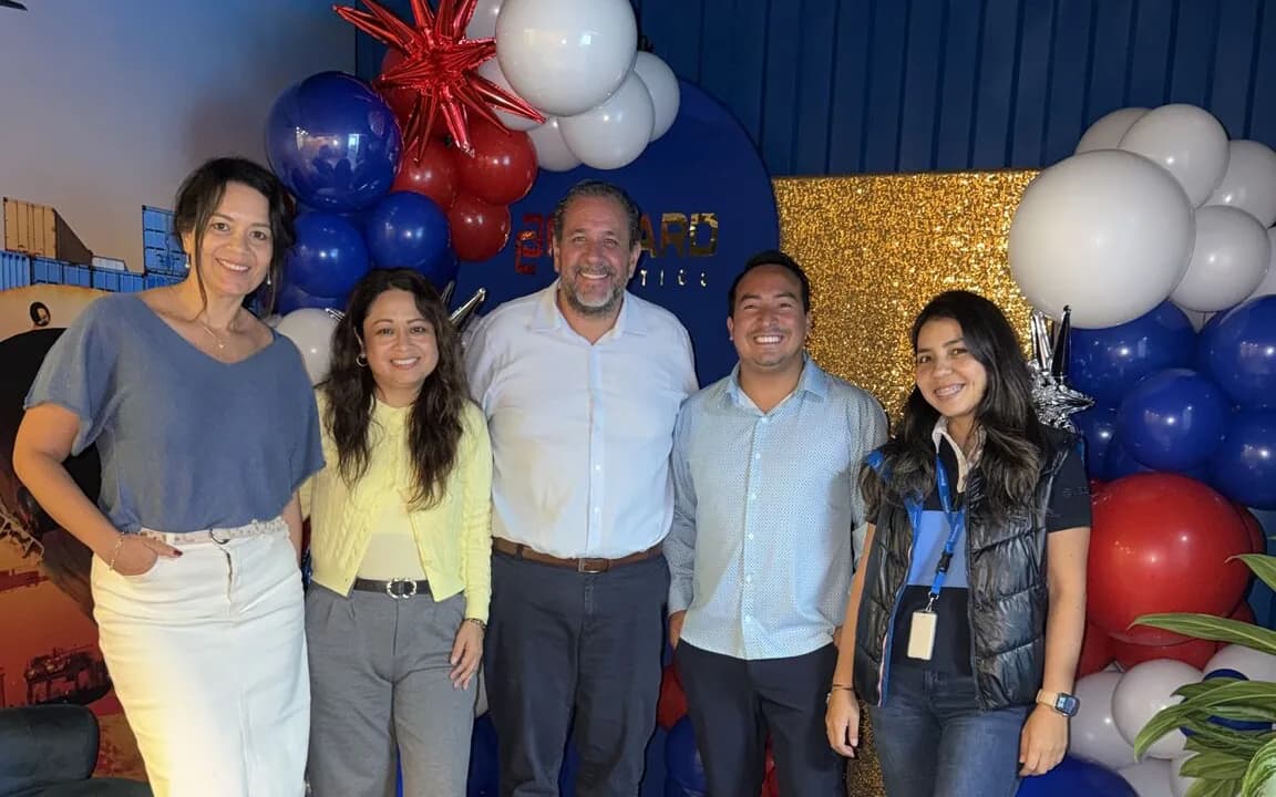 Five OnBoard Logistics Peru team members celebrate the Great Place To Work Certification among blue, red and white balloons