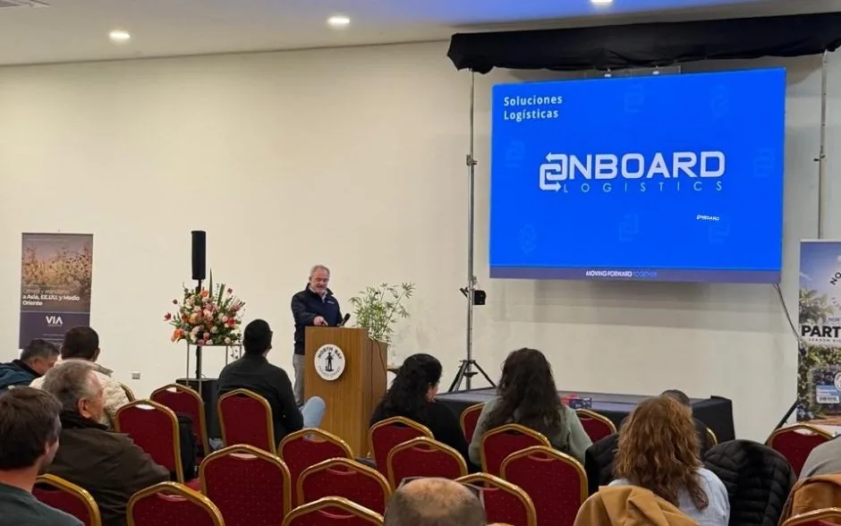 Alfredo Sepulveda 在 North Bay Chile Partners Day 2026 上向观众介绍 OnBoard Logistics