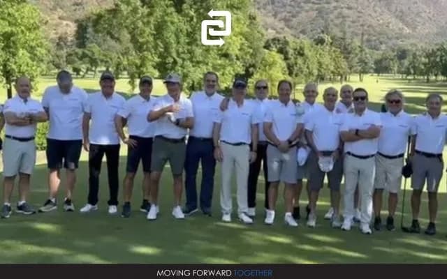 Players of the OnBoard Chile golf tournament in white polo shirts on the course