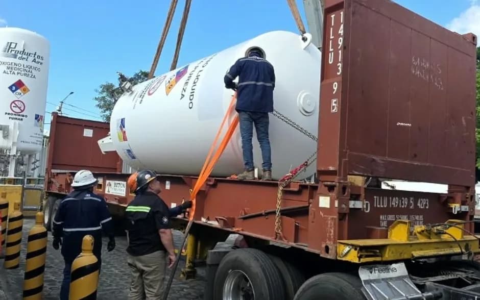 Loading the special gas tank onto a flat rack in Nicaragua