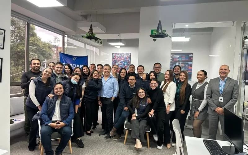 The OnBoard Logistics Colombia team gathered at the office during Patricio Apablaza’s visit